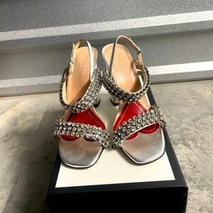 Gucci Silver, diamond embellished Size 35 1/2 super cute heel 💎👠